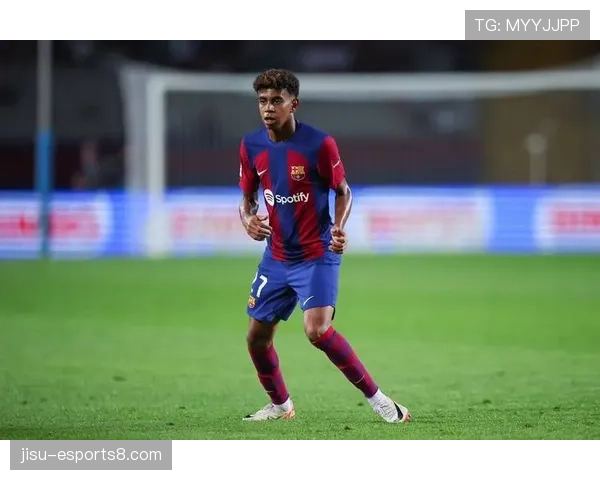 AC米兰有意巴萨后卫杰拉德·马丁，但俱乐部准备启动续约谈判